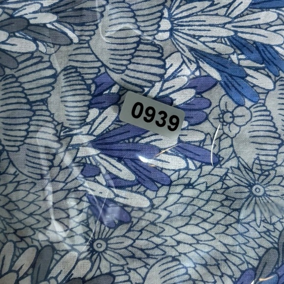 Roller Rabbit Guy Button Down Cotton Printed Shirt Size Small - Picture 12 of 12